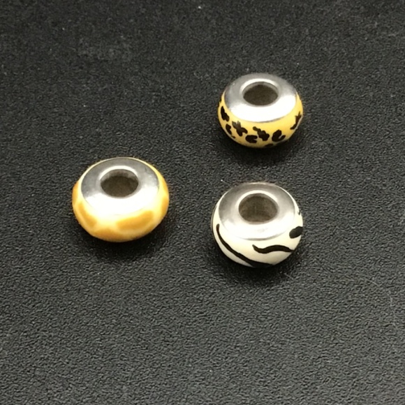 3  Generic .925 Sterling Silver animal print glass beads - Picture 3 of 9